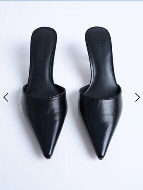 Topshop Dorota Kitten Heel Pointed Mules in black, Size EU 39